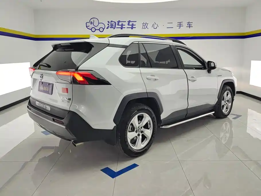 Toyota RAV4 — фото 3