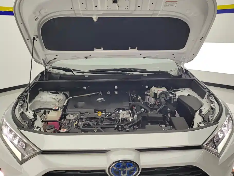 Toyota RAV4 — фото 10