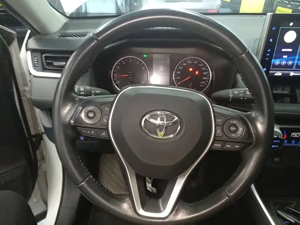 Toyota Wildlander — фото 11