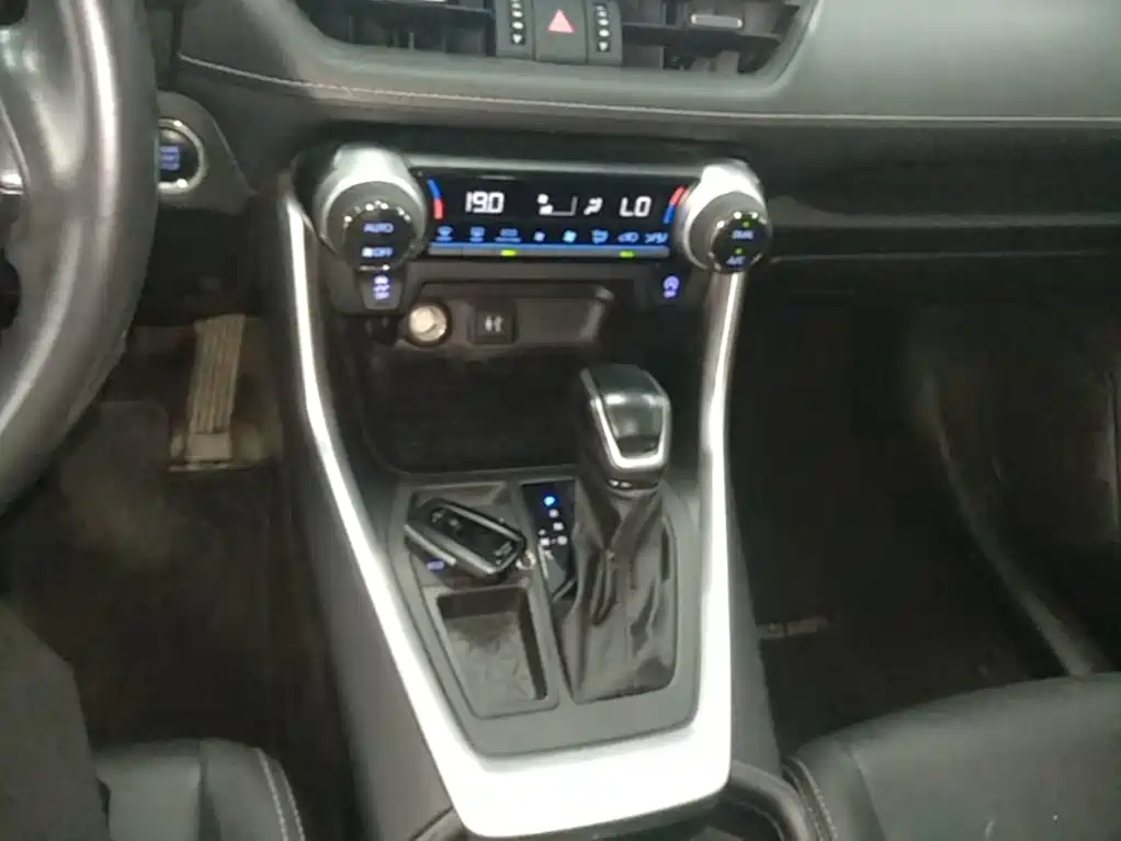 Toyota Wildlander — фото 14