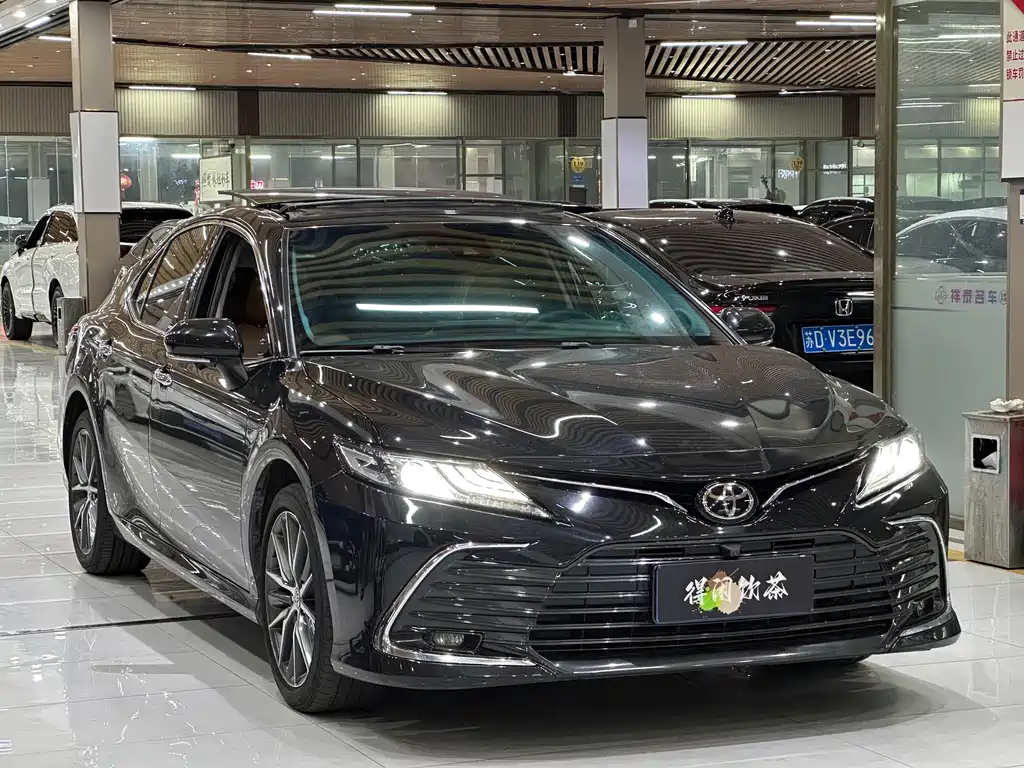 Toyota Camry — фото 3
