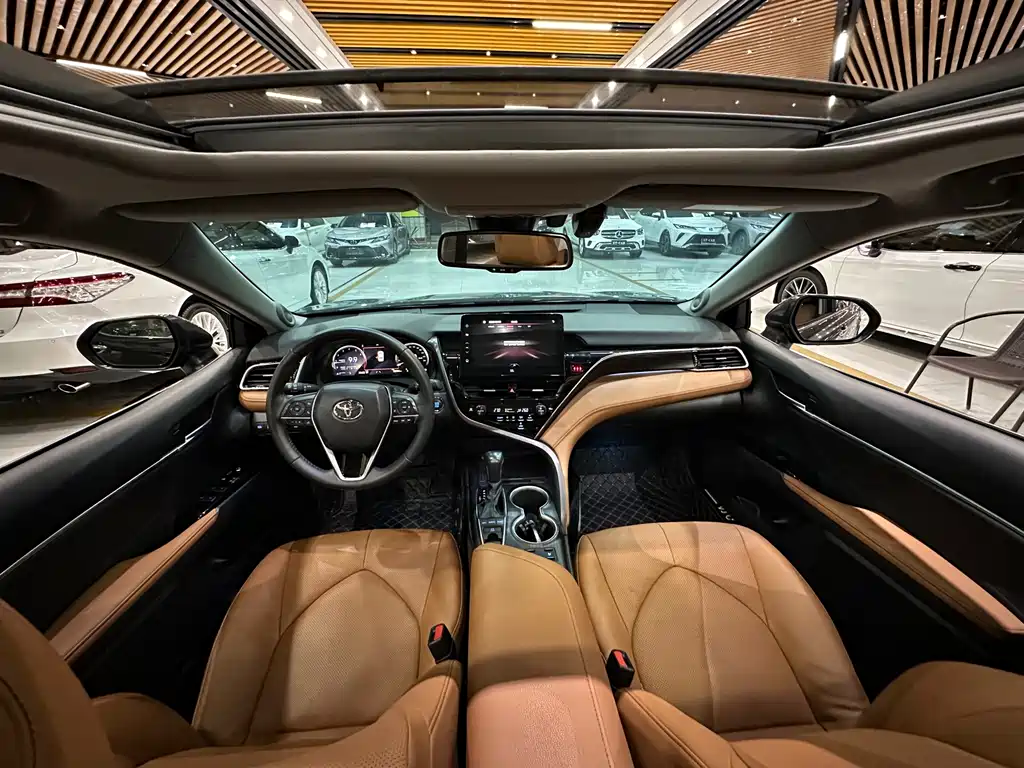 Toyota Camry — фото 6