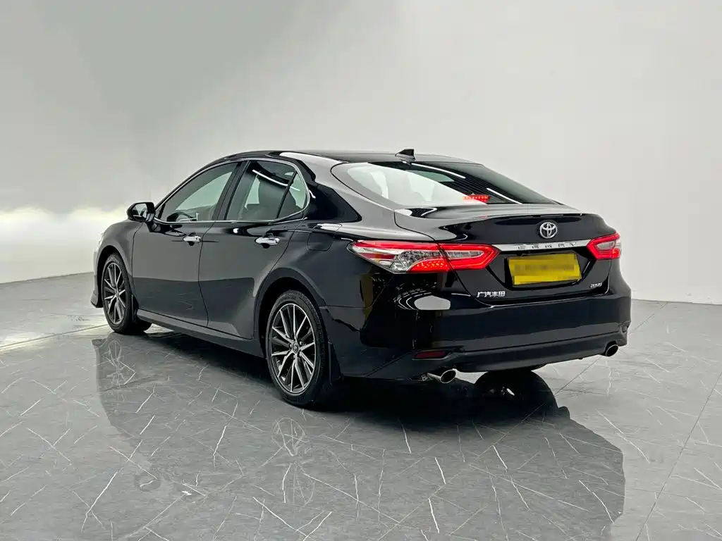 Toyota Camry — фото 4
