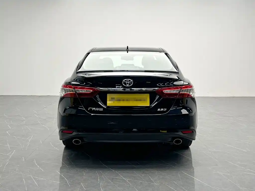 Toyota Camry — фото 5
