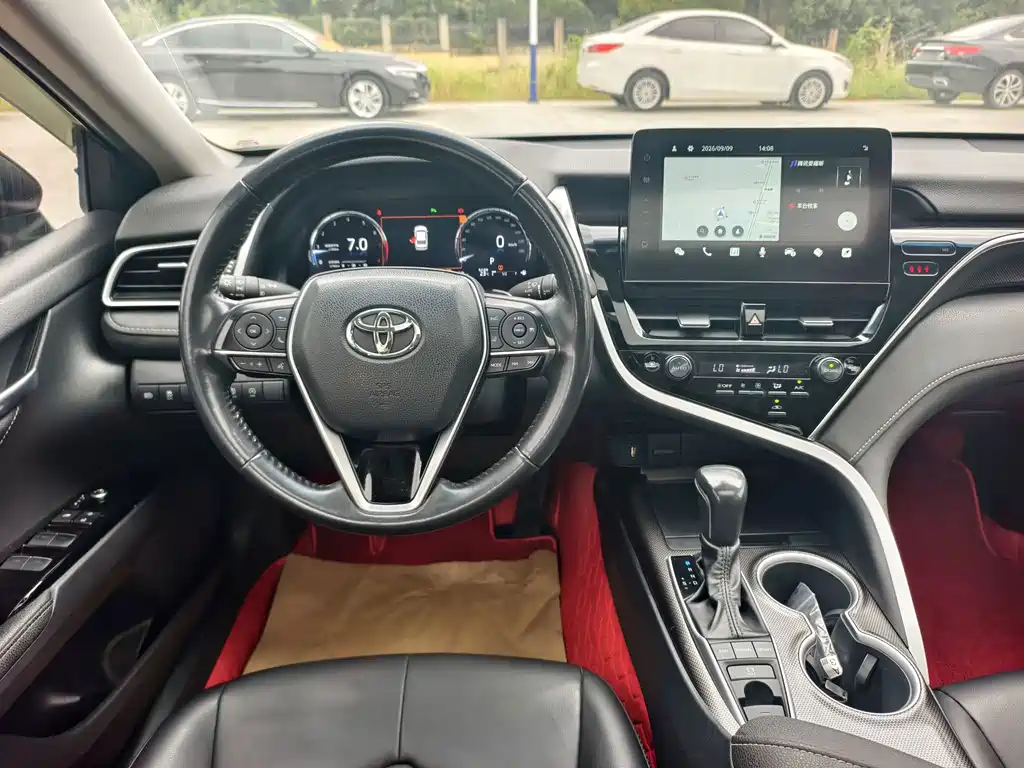 Toyota Camry — фото 11