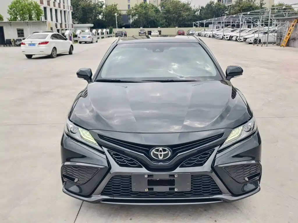 Toyota Camry — фото 3