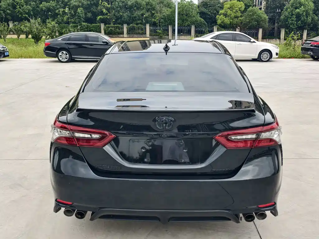 Toyota Camry — фото 4
