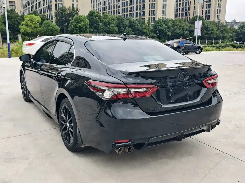 Toyota Camry — фото 5