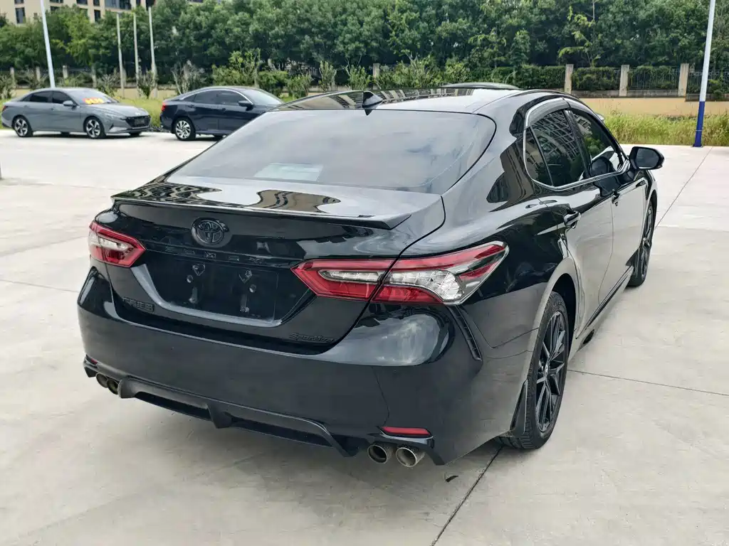 Toyota Camry — фото 6
