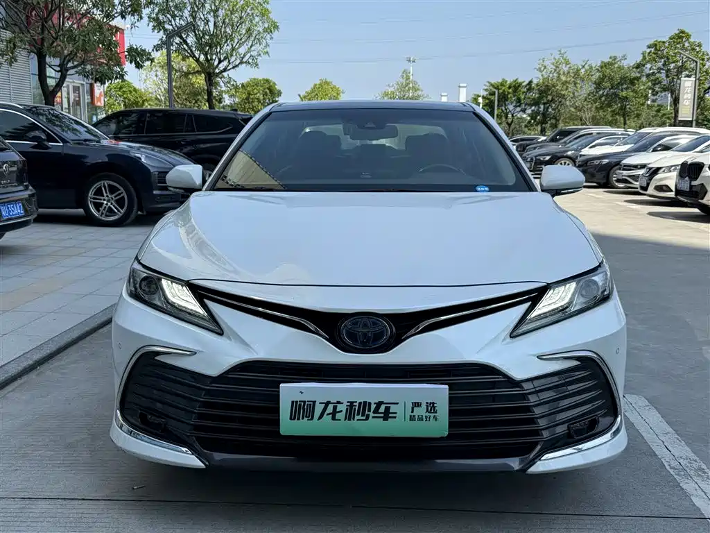 Toyota Camry — фото 3