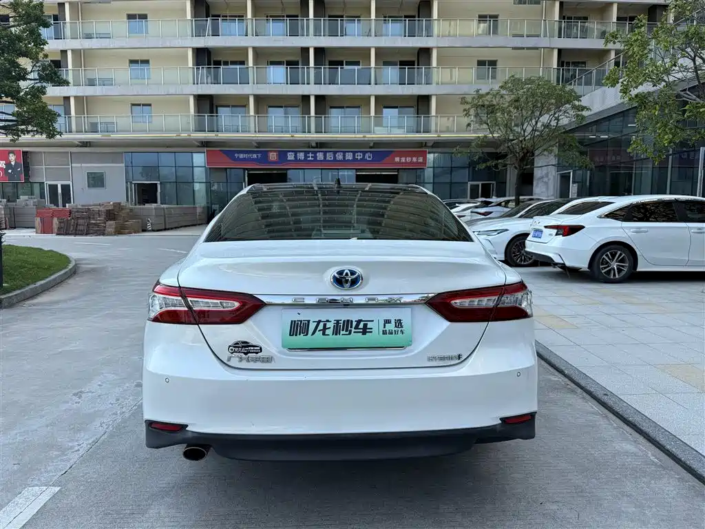 Toyota Camry — фото 9