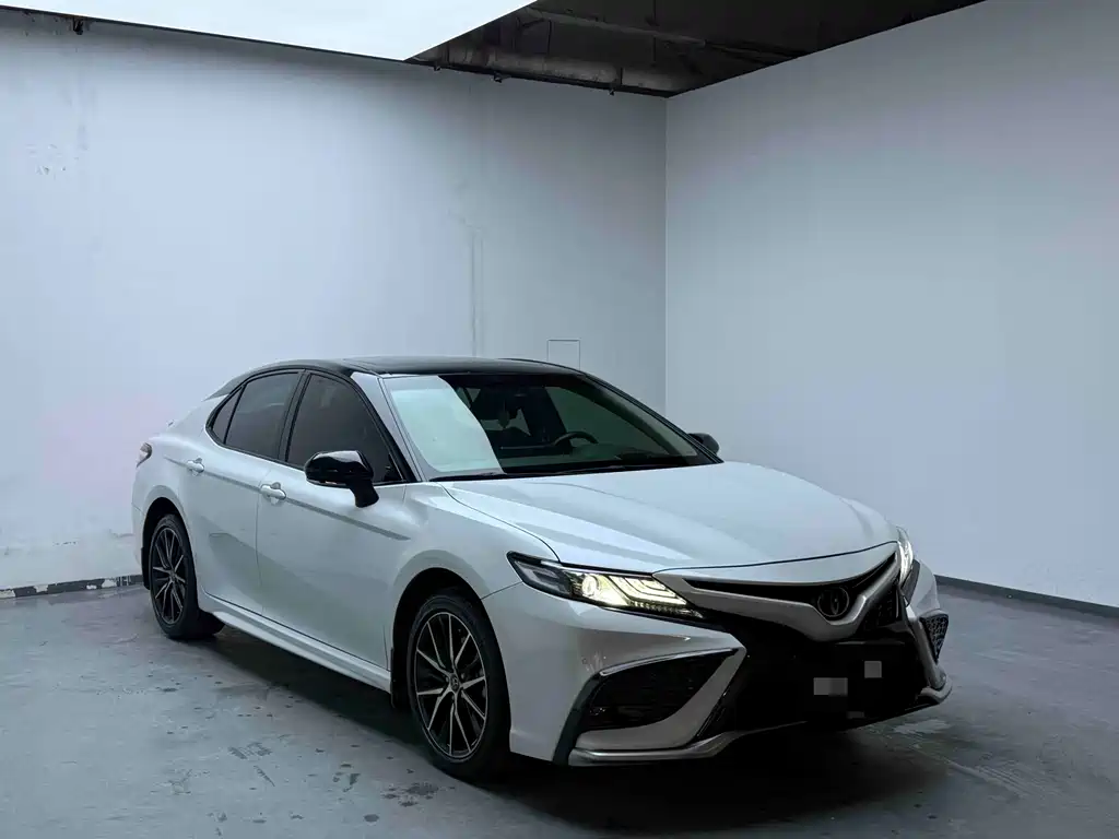 Toyota Camry — фото 3