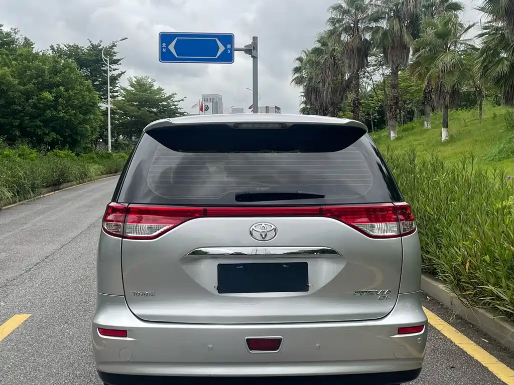 Toyota Previa — фото 3