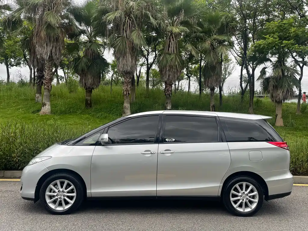 Toyota Previa — фото 5