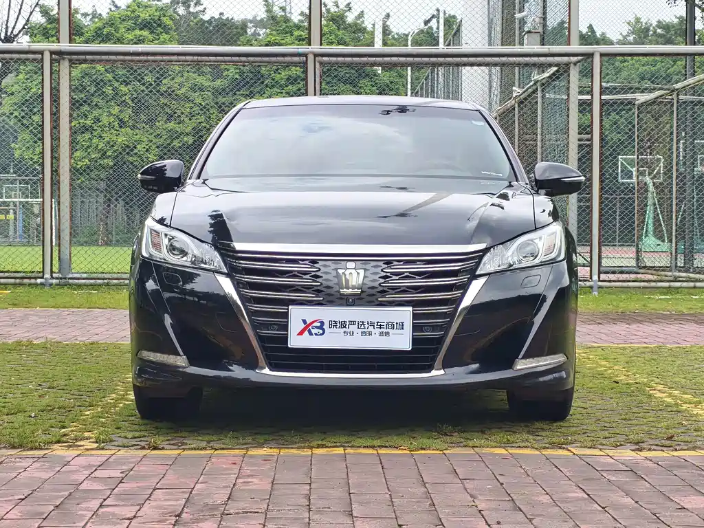 Toyota Crown — фото 2