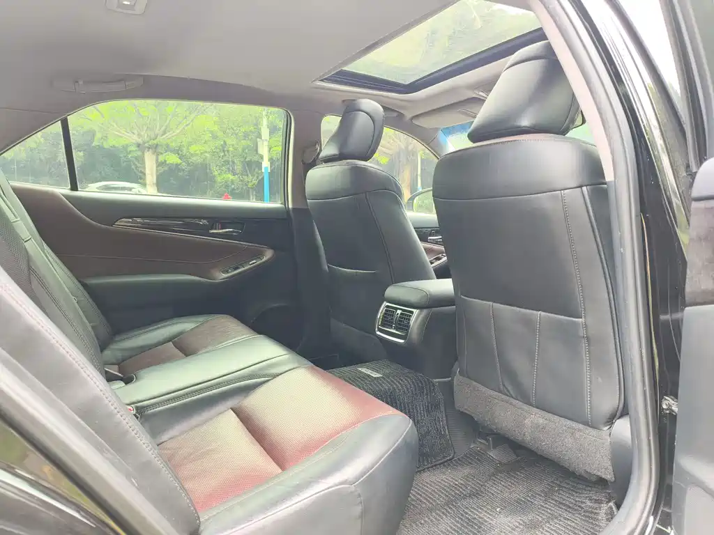 Toyota Crown — фото 14