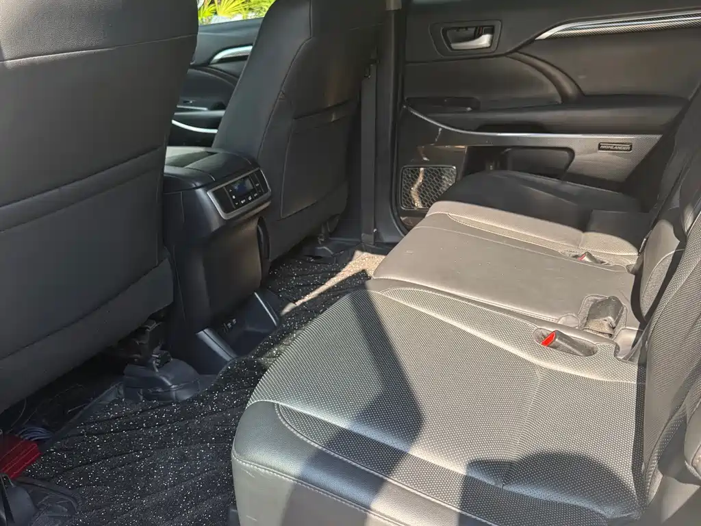 Toyota Highlander — фото 11