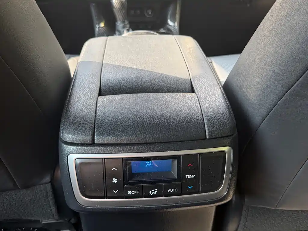 Toyota Highlander — фото 13
