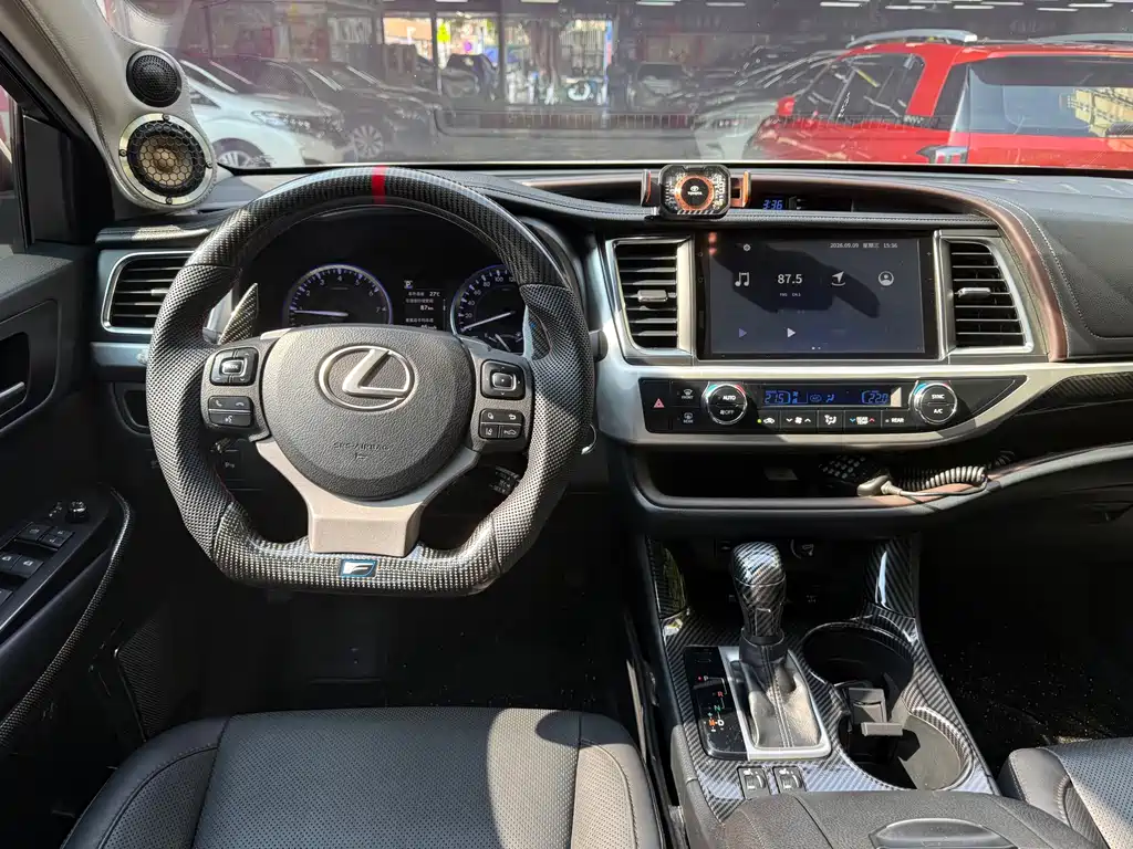 Toyota Highlander — фото 15
