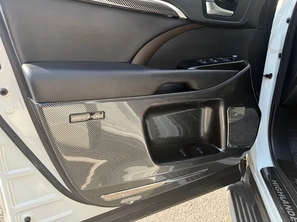 Toyota Highlander — фото 19