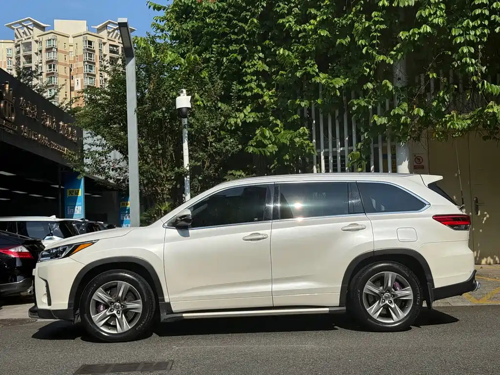 Toyota Highlander — фото 4