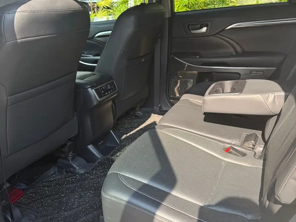 Toyota Highlander — фото 10