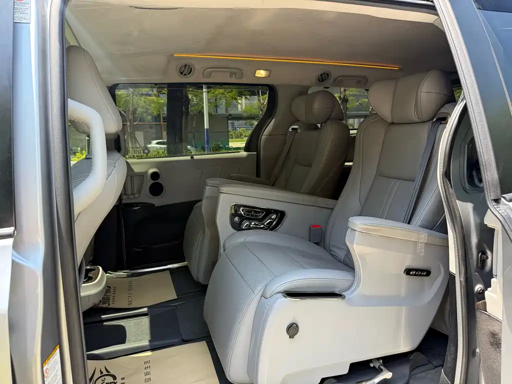 Toyota Sienna — фото 14