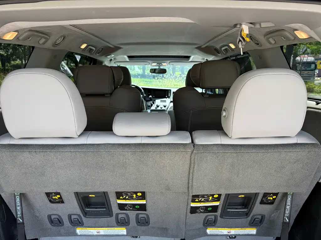 Toyota Sienna — фото 23