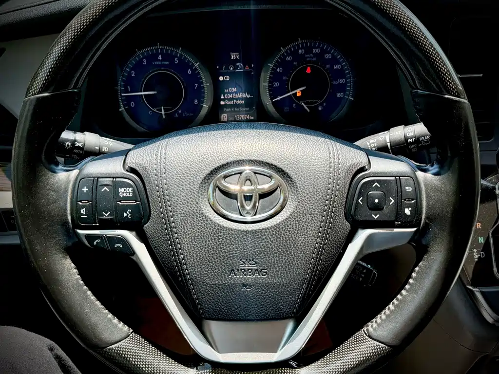 Toyota Sienna — фото 26