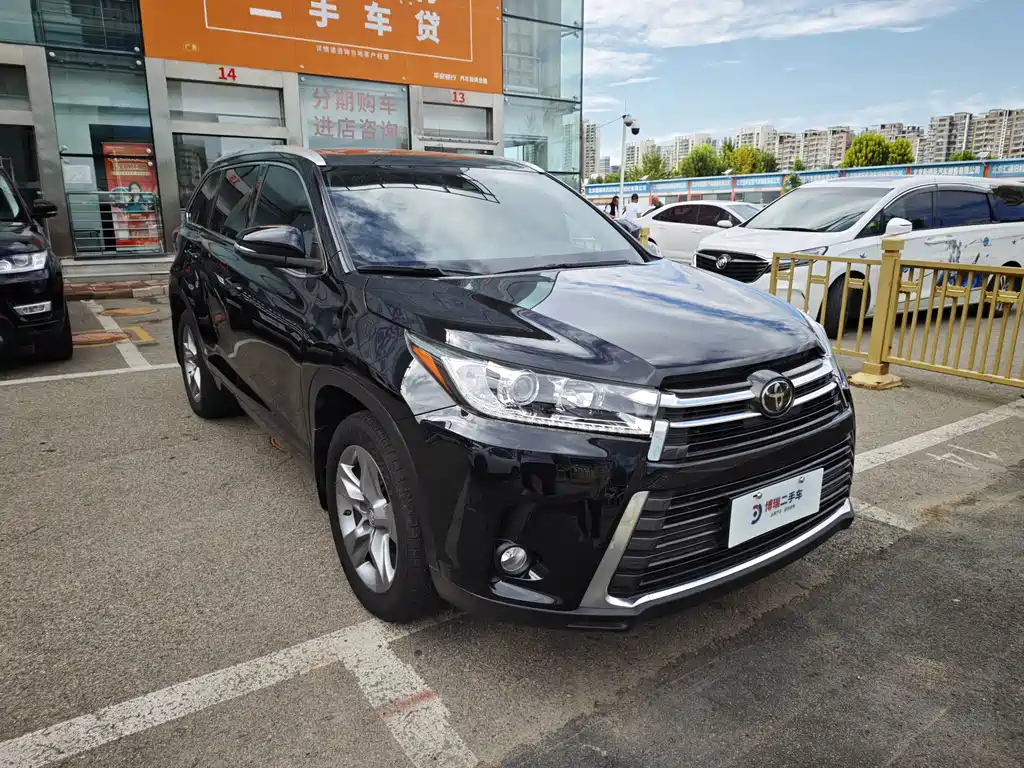 Toyota Highlander — фото 3