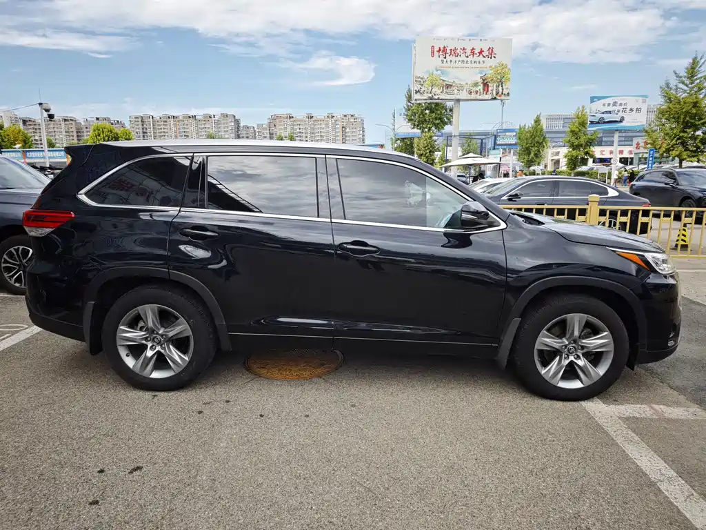Toyota Highlander — фото 4