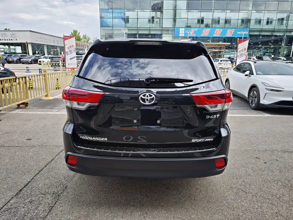 Toyota Highlander — фото 6