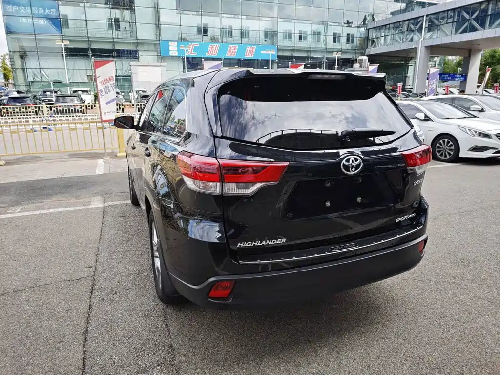 Toyota Highlander — фото 7