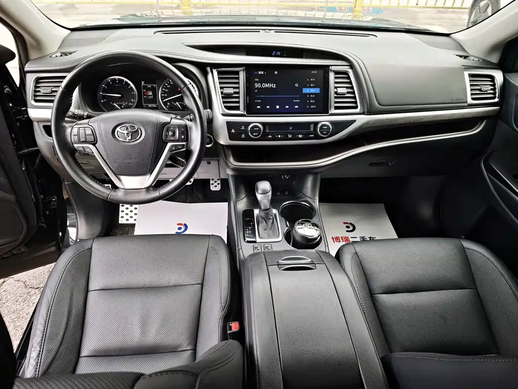 Toyota Highlander — фото 10