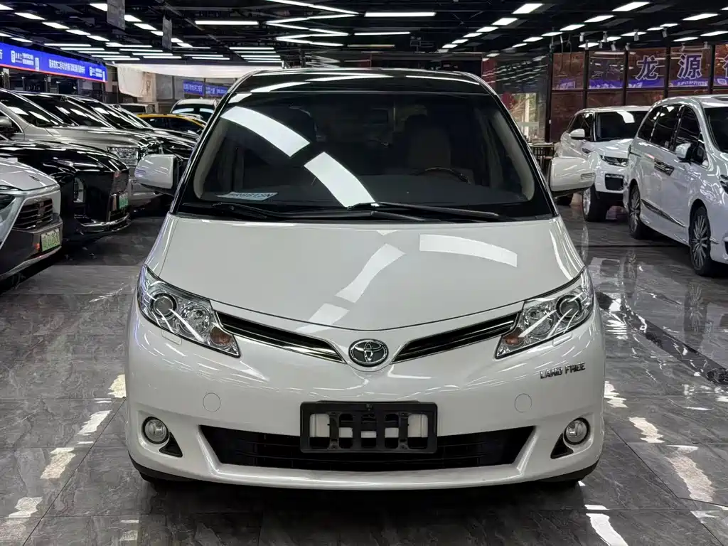 Toyota Previa — фото 2