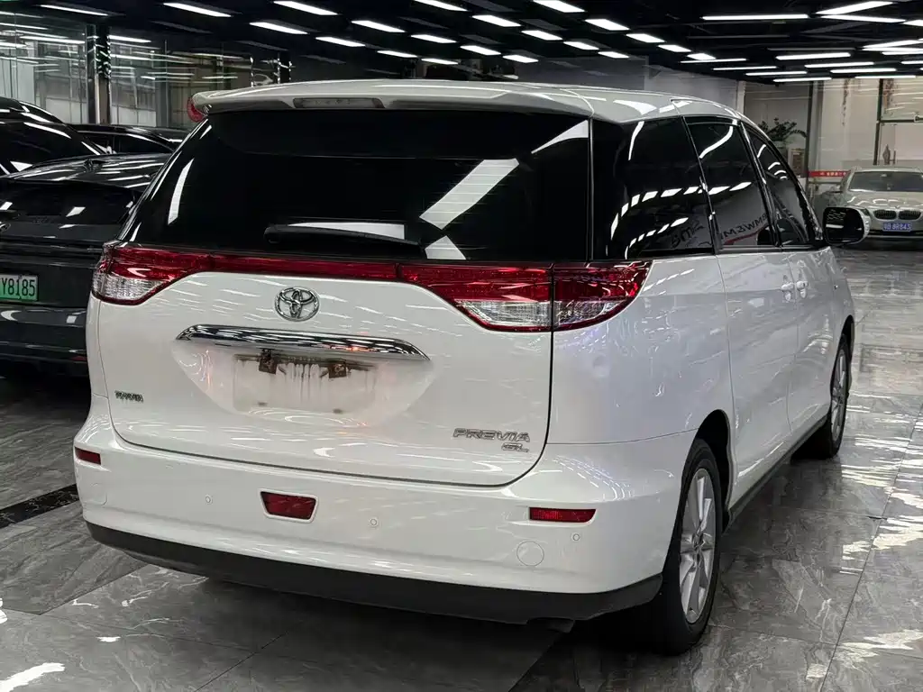 Toyota Previa — фото 9
