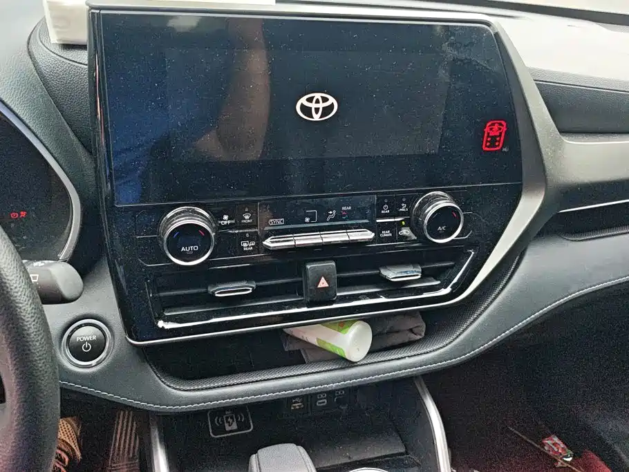 Toyota Highlander — фото 13