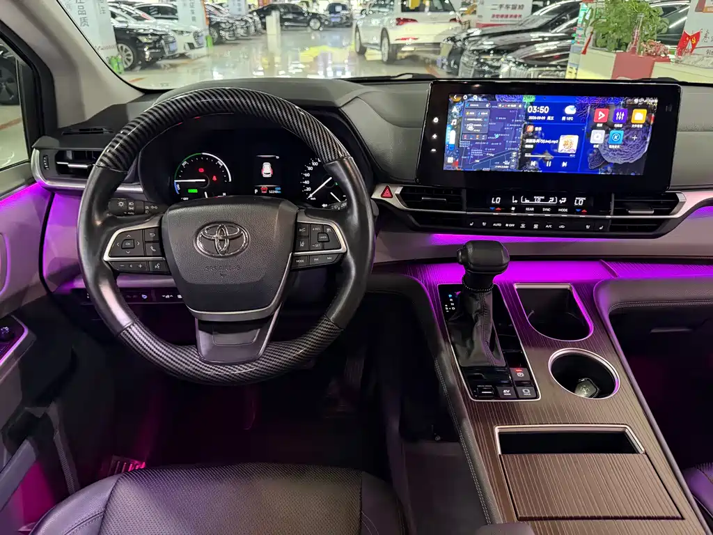 Toyota Granvia — фото 15