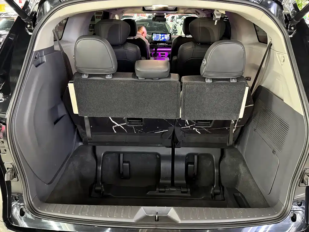 Toyota Granvia — фото 20