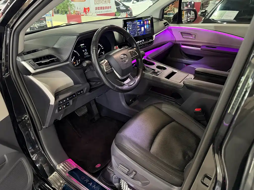 Toyota Granvia — фото 4