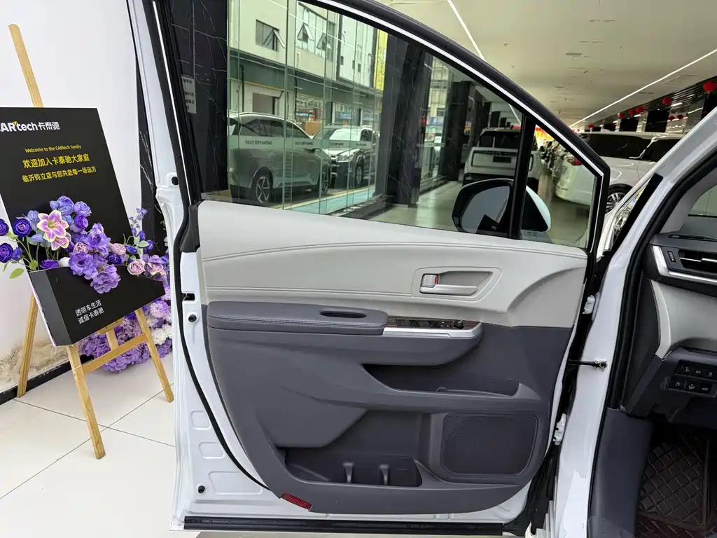 Toyota Sienna — фото 14