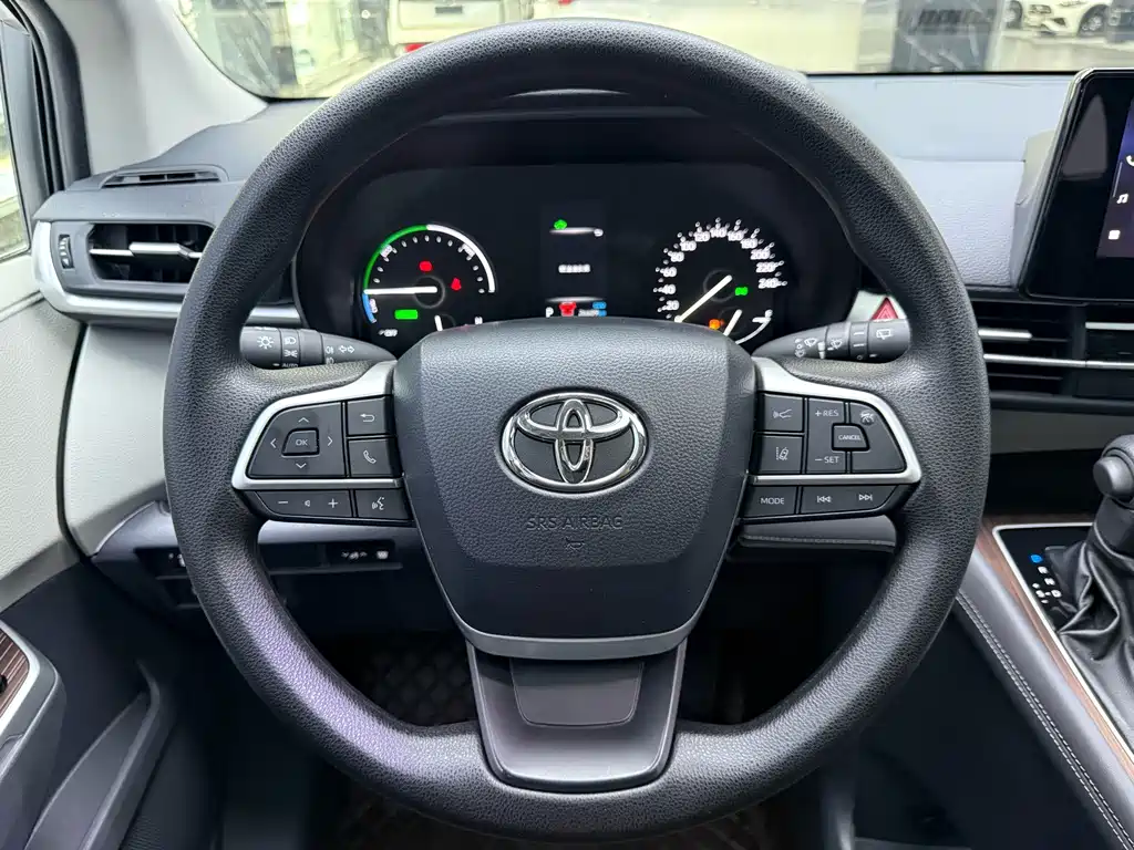 Toyota Sienna — фото 15