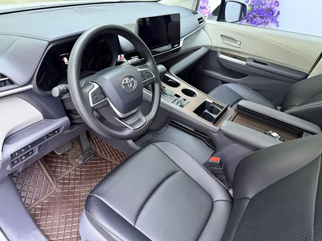Toyota Sienna — фото 18