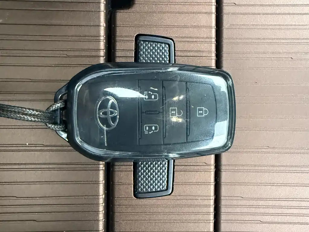 Toyota Sienna — фото 21