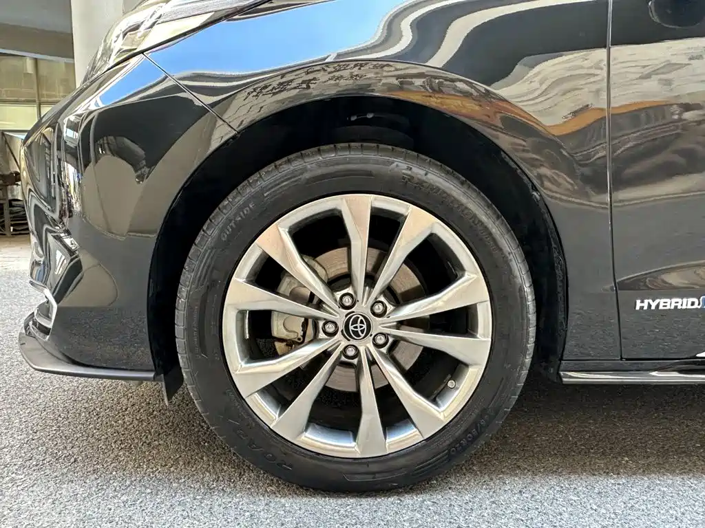 Toyota Sienna — фото 6