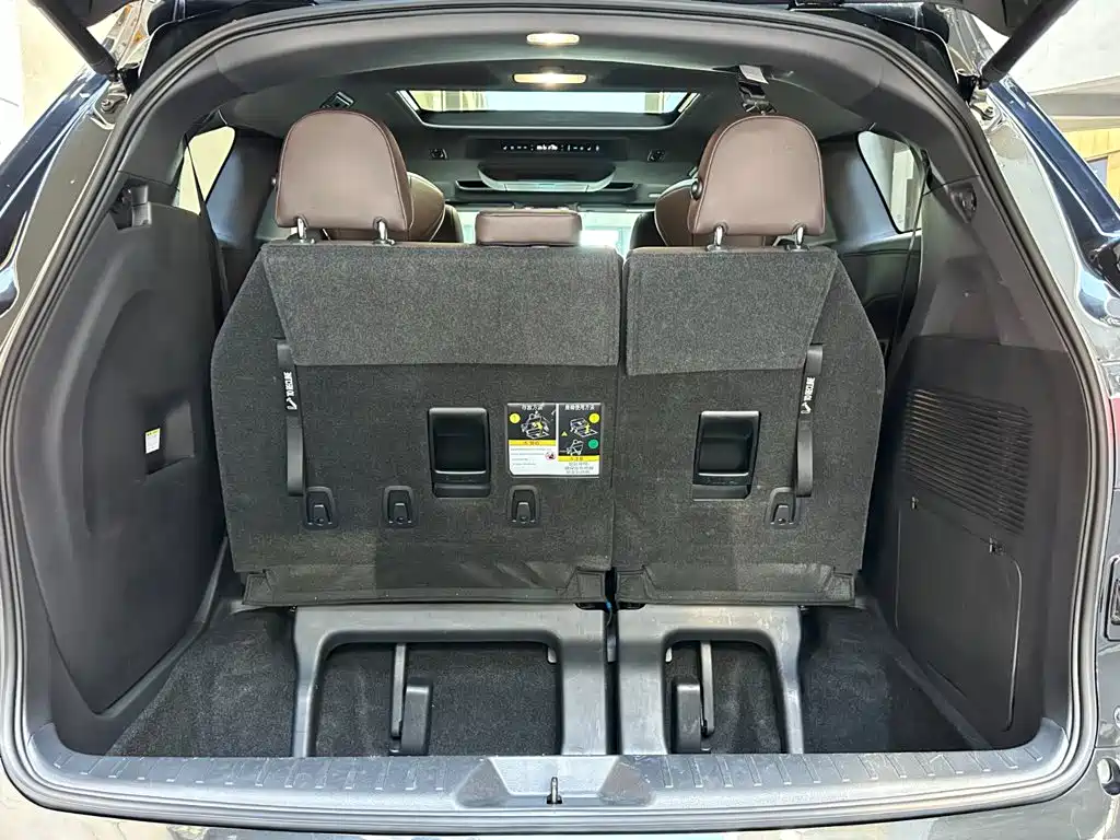 Toyota Sienna — фото 8
