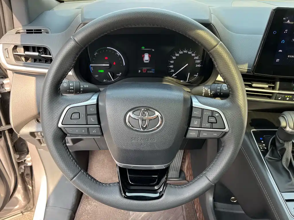 Toyota Sienna — фото 14