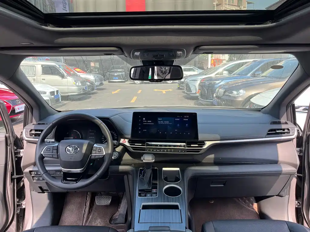 Toyota Sienna — фото 15
