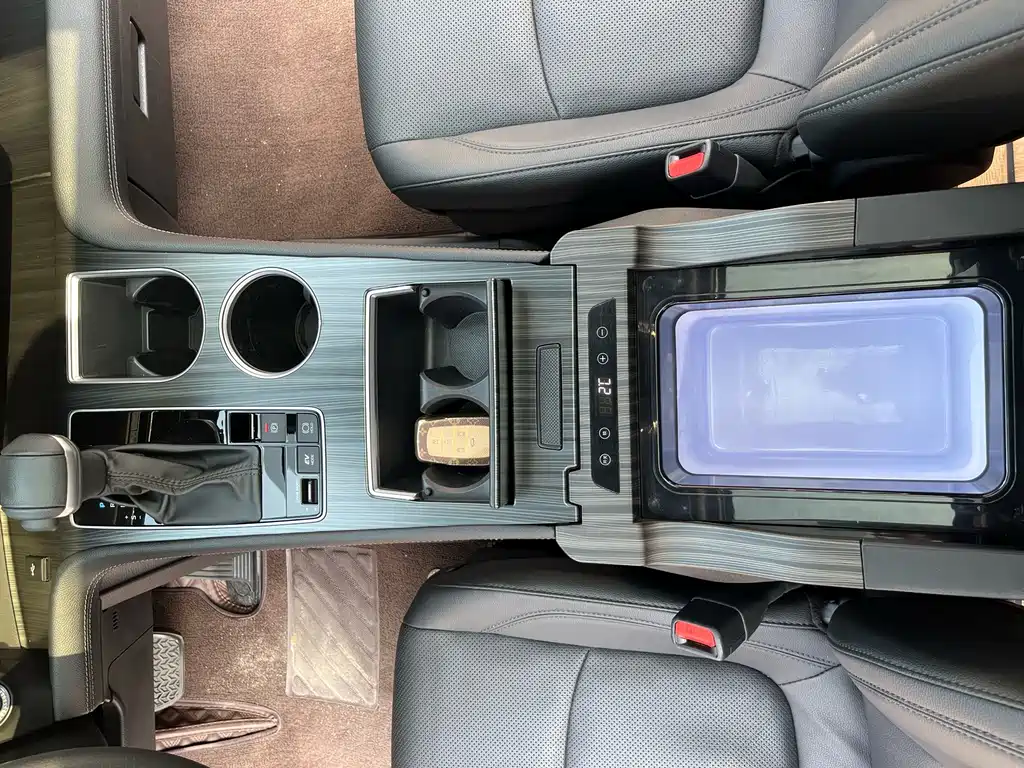 Toyota Sienna — фото 17