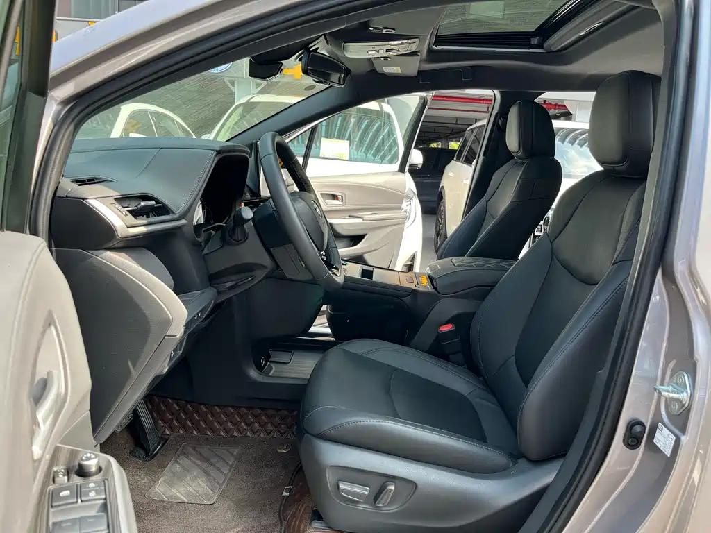 Toyota Sienna — фото 8
